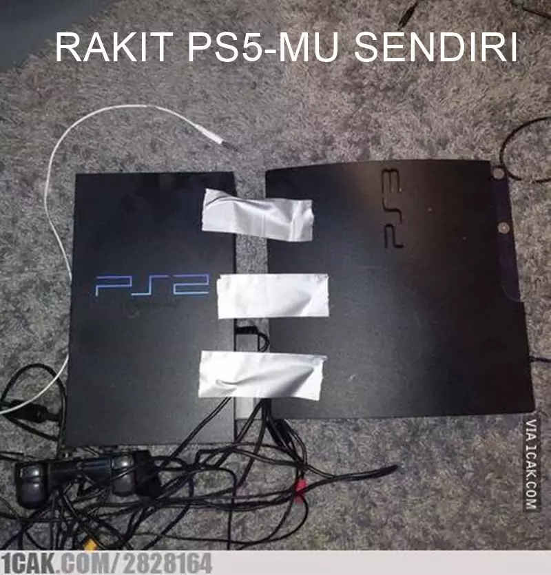 meme ngerakit sendiri © 2021 berbagai sumber