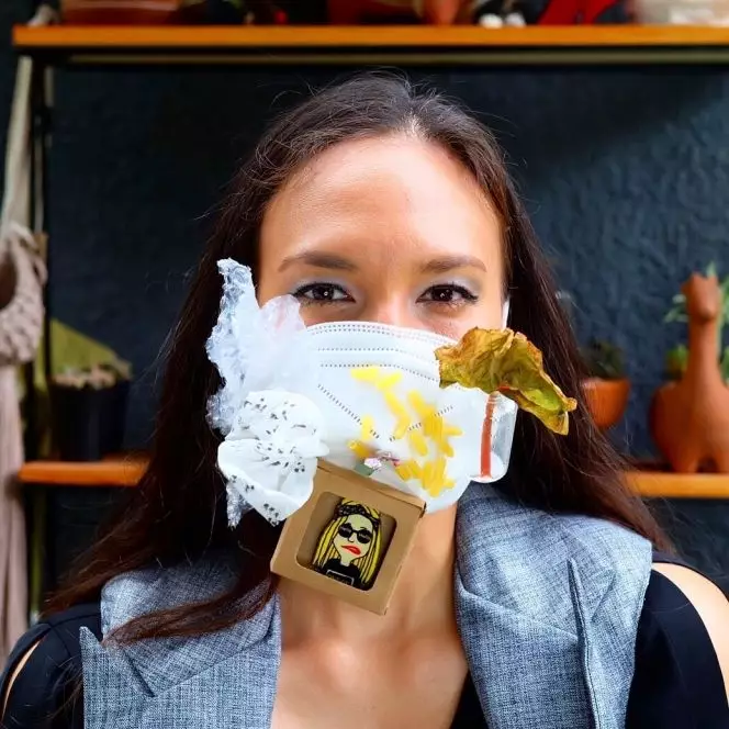 Potret Nadine Chandrawinata kenakan masker unik Instagram/@nadinelist