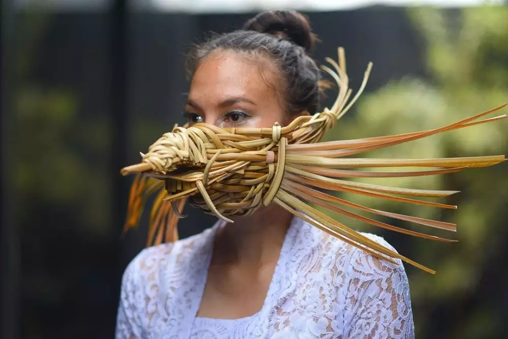 Potret Nadine Chandrawinata kenakan masker unik Instagram/@nadinelist