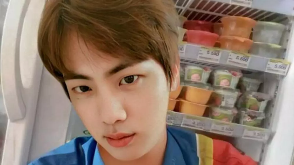 personil bts jadi pelayan berbagai sumber