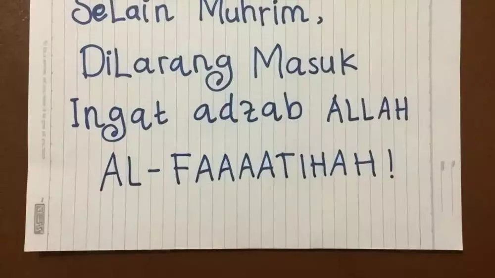 peringatan di depan pintu © 2021 berbagai sumber peringatan di depan pintu © 2021 berbagai sumber