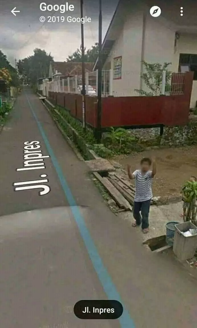 pejalan kaki terekam Street View © Twitter pejalan kaki terekam Street View © Twitter