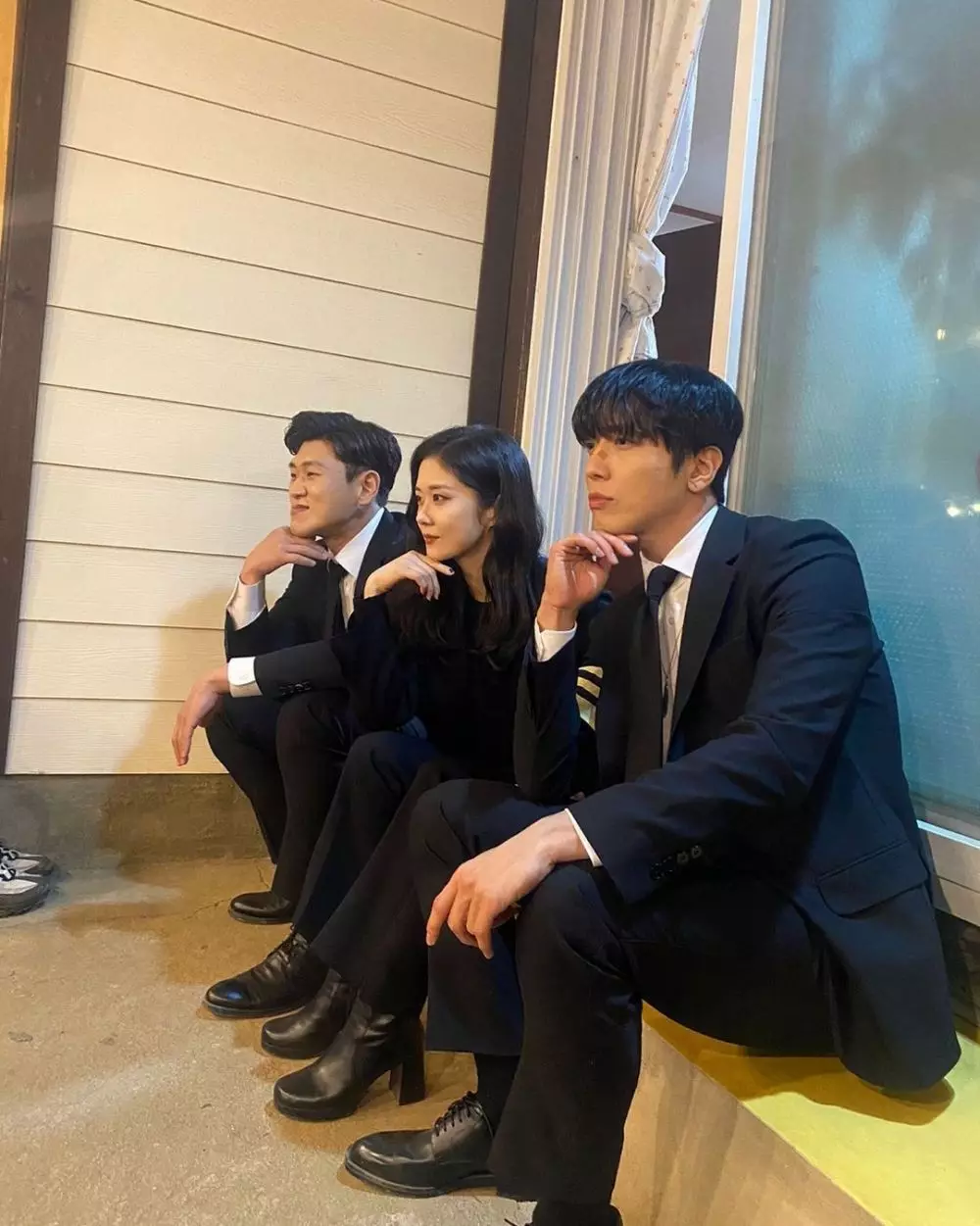 Momen pemain Sell Your Haunted House di luar syuting dari berbagai sumber