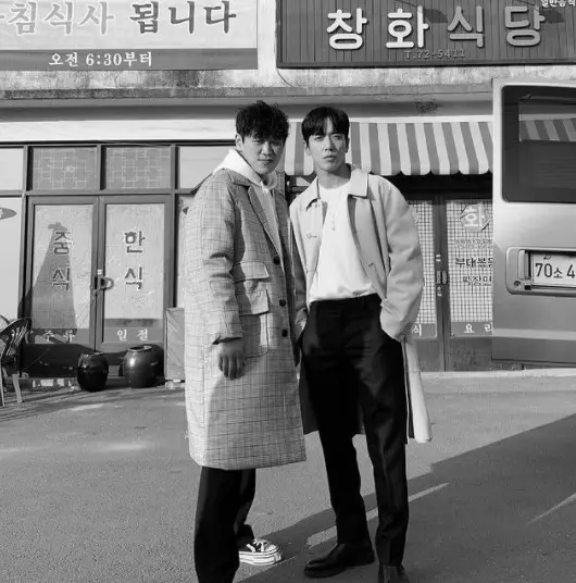 Momen pemain Sell Your Haunted House di luar syuting dari berbagai sumber