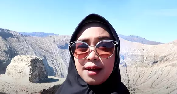 Gaya artis saat ke Bromo © 2021 brilio.net Gaya artis saat ke Bromo © 2021 brilio.net