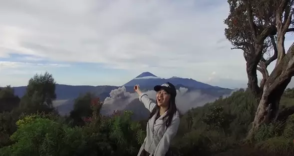 Gaya artis saat ke Bromo © 2021 brilio.net Gaya artis saat ke Bromo © 2021 brilio.net