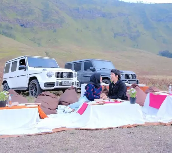 Gaya artis saat ke Bromo © 2021 brilio.net Gaya artis saat ke Bromo © 2021 brilio.net