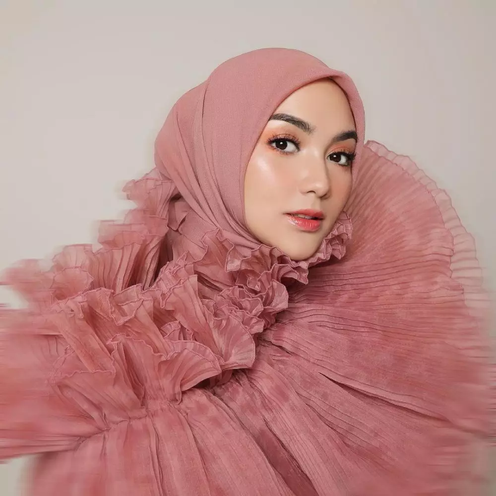 gaya pemotretan terbaru Ciki Rezky © 2021 instagram.com gaya pemotretan terbaru Ciki Rezky © 2021 instagram.com