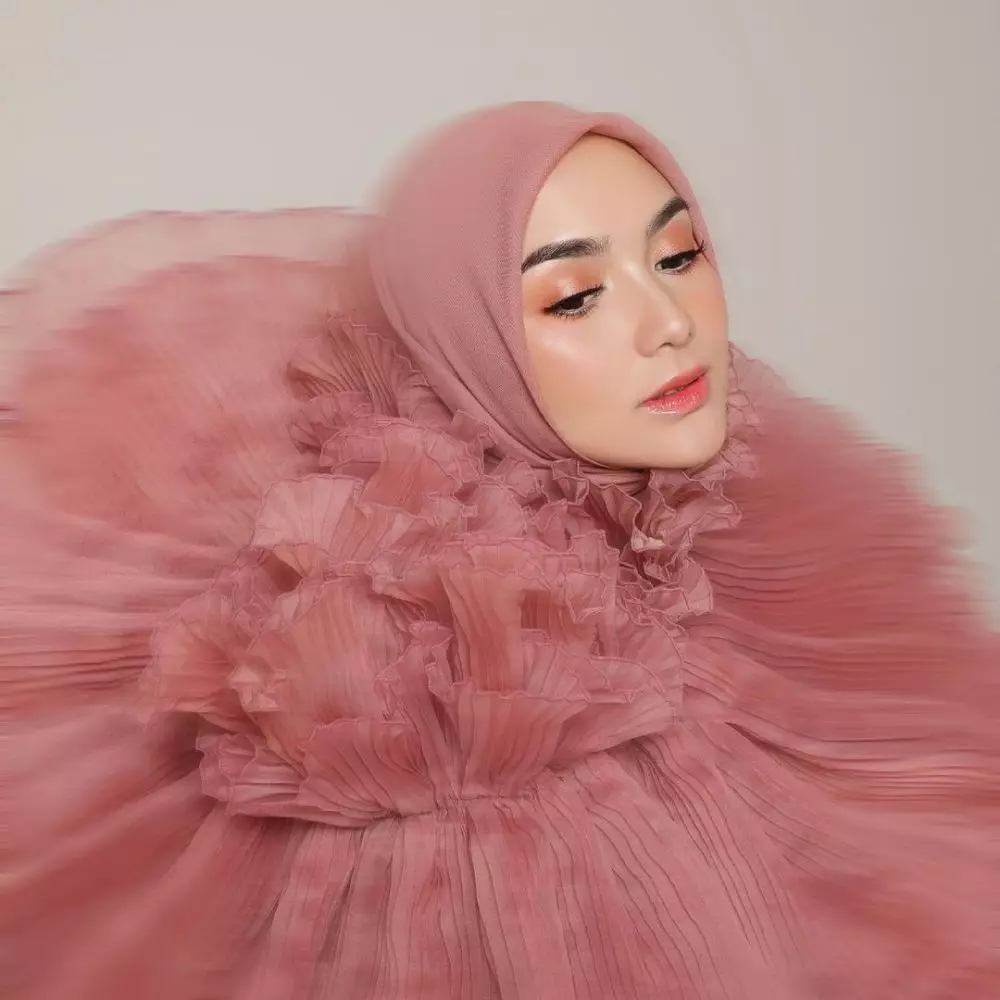 gaya pemotretan terbaru Ciki Rezky © 2021 instagram.com gaya pemotretan terbaru Ciki Rezky © 2021 instagram.com