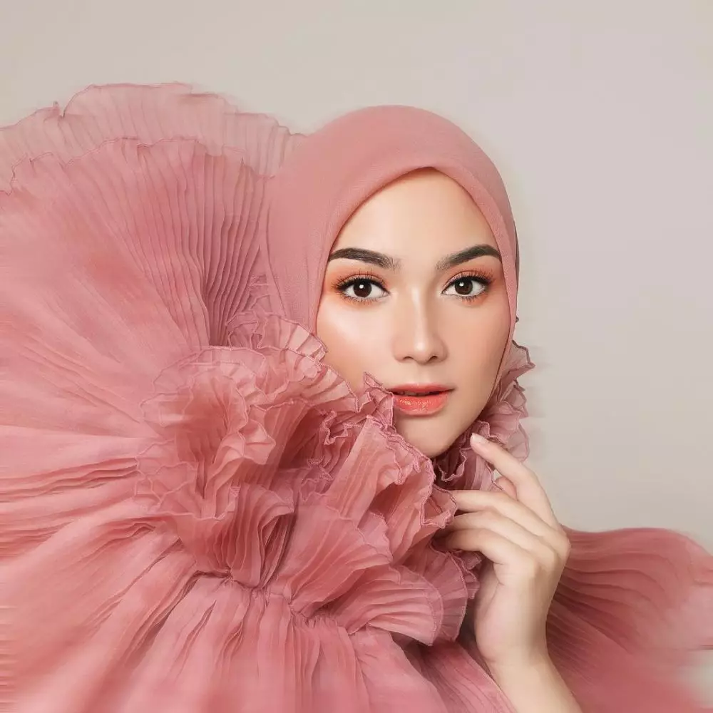 gaya pemotretan terbaru Ciki Rezky © 2021 instagram.com gaya pemotretan terbaru Ciki Rezky © 2021 instagram.com