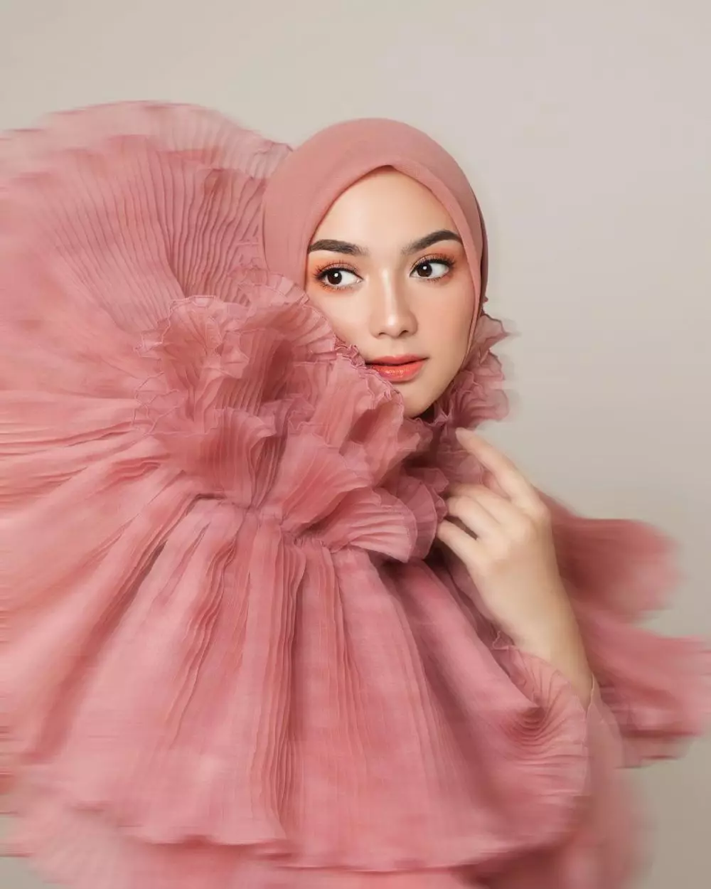 gaya pemotretan terbaru Ciki Rezky © 2021 instagram.com gaya pemotretan terbaru Ciki Rezky © 2021 instagram.com
