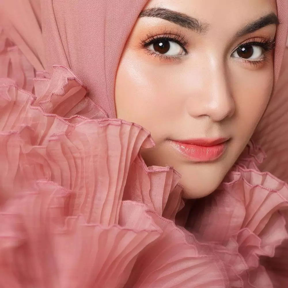 gaya pemotretan terbaru Ciki Rezky © 2021 instagram.com gaya pemotretan terbaru Ciki Rezky © 2021 instagram.com
