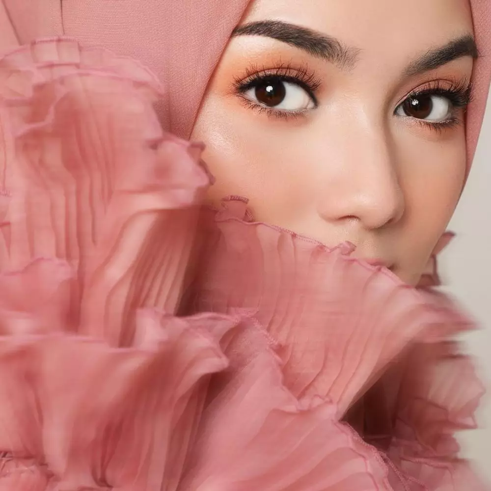 gaya pemotretan terbaru Ciki Rezky © 2021 instagram.com gaya pemotretan terbaru Ciki Rezky © 2021 instagram.com