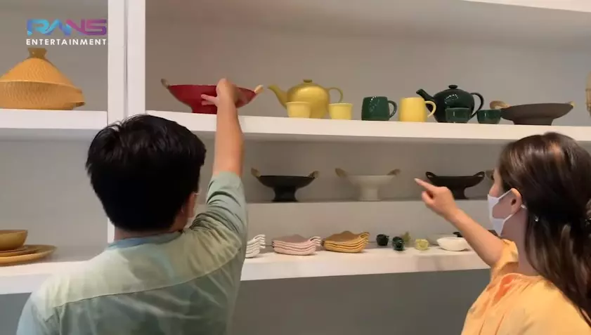 Momen Nagita Slavina borong peralatan makan Youtube/Rans Entertainment