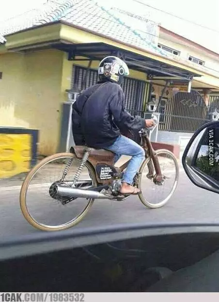 momen lucu pesepeda bikin terkecoh © 2021 1cak.com