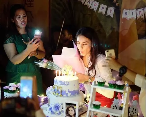 kue ulang tahun Irish dan Ammar © 2021 brilio.net kue ulang tahun Irish dan Ammar © 2021 brilio.net