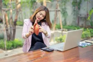 Sering diabaikan, ini 5 tanda kamu punya pengelolaan uang yang buruk