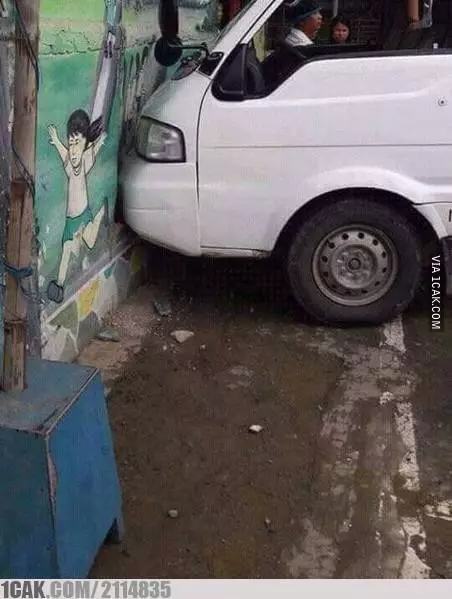 potret lika-liku parkir di tempat sempit © 2021 1cak.com