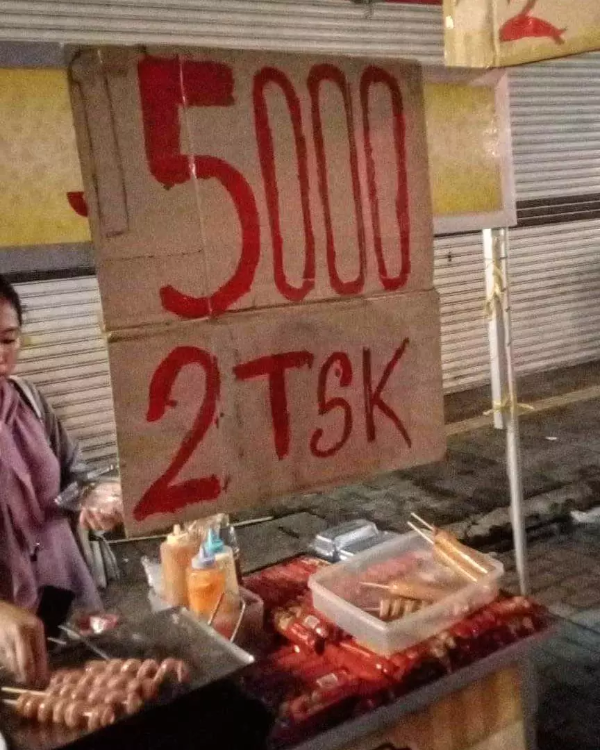 potret lucu pedagang ngasih promo © 2021 instagram.com