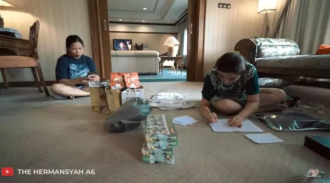 Ashanty buka oleh-oleh dari Turki © 2021 brilio.net