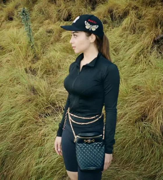 Gaya artis berlibur ke Pulau Padar © 2021 brilio.net