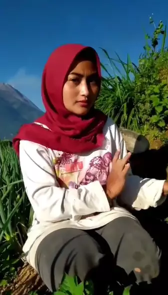 Novi Listiana pedangdut yang jadi petani © 2021 brilio.net