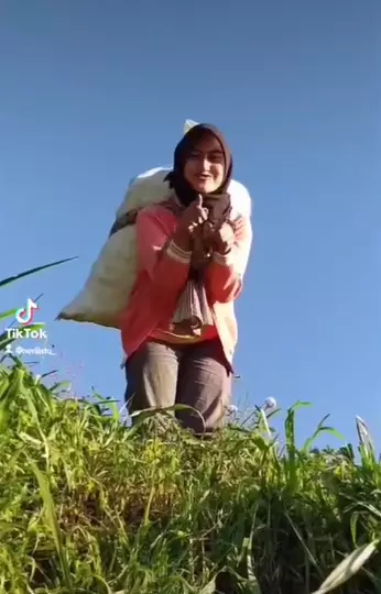 Novi Listiana pedangdut yang jadi petani © 2021 brilio.net