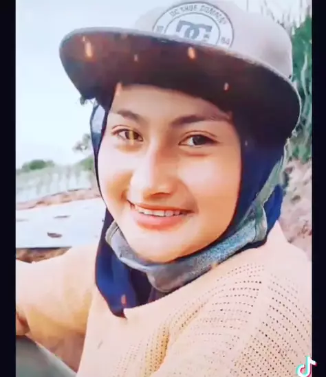 Novi Listiana pedangdut yang jadi petani © 2021 brilio.net