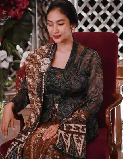 seleb kenakan kebaya karya Didiet Maulana © Instagram/@didietmaulana