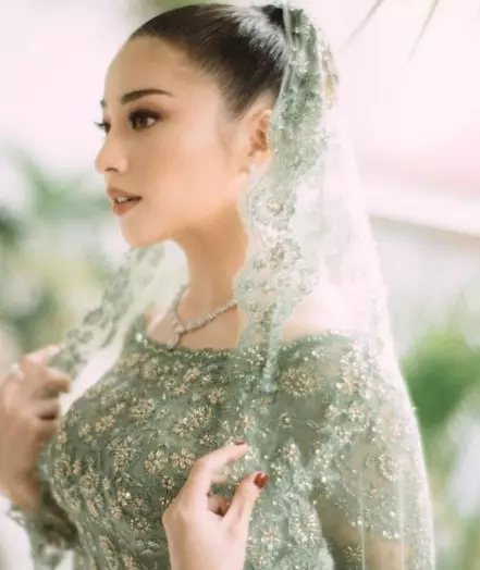 seleb kenakan kebaya karya Didiet Maulana © Instagram/@didietmaulana