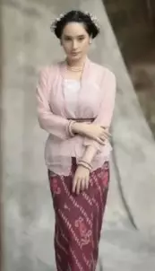 seleb kenakan kebaya karya Didiet Maulana © Instagram/@didietmaulana