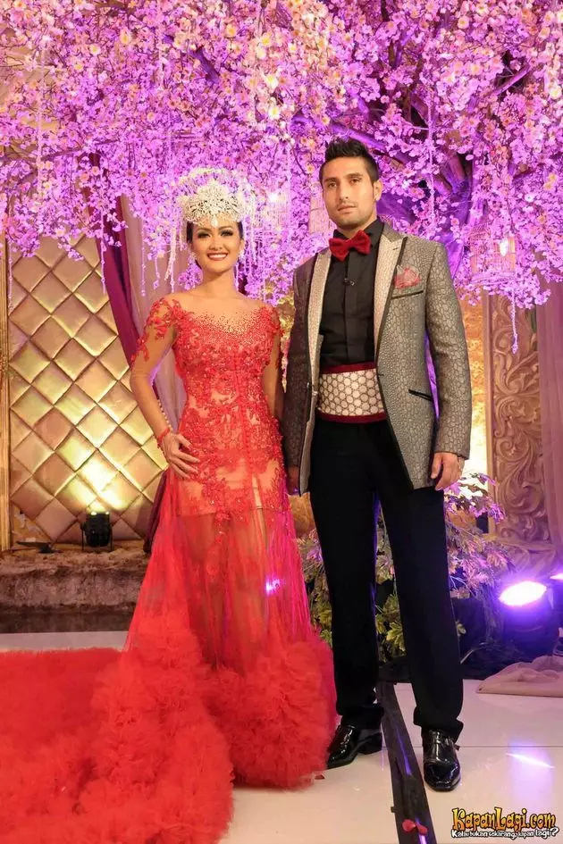 Lamaran seleb disiarkan di TV © 2021 berbagai sumber