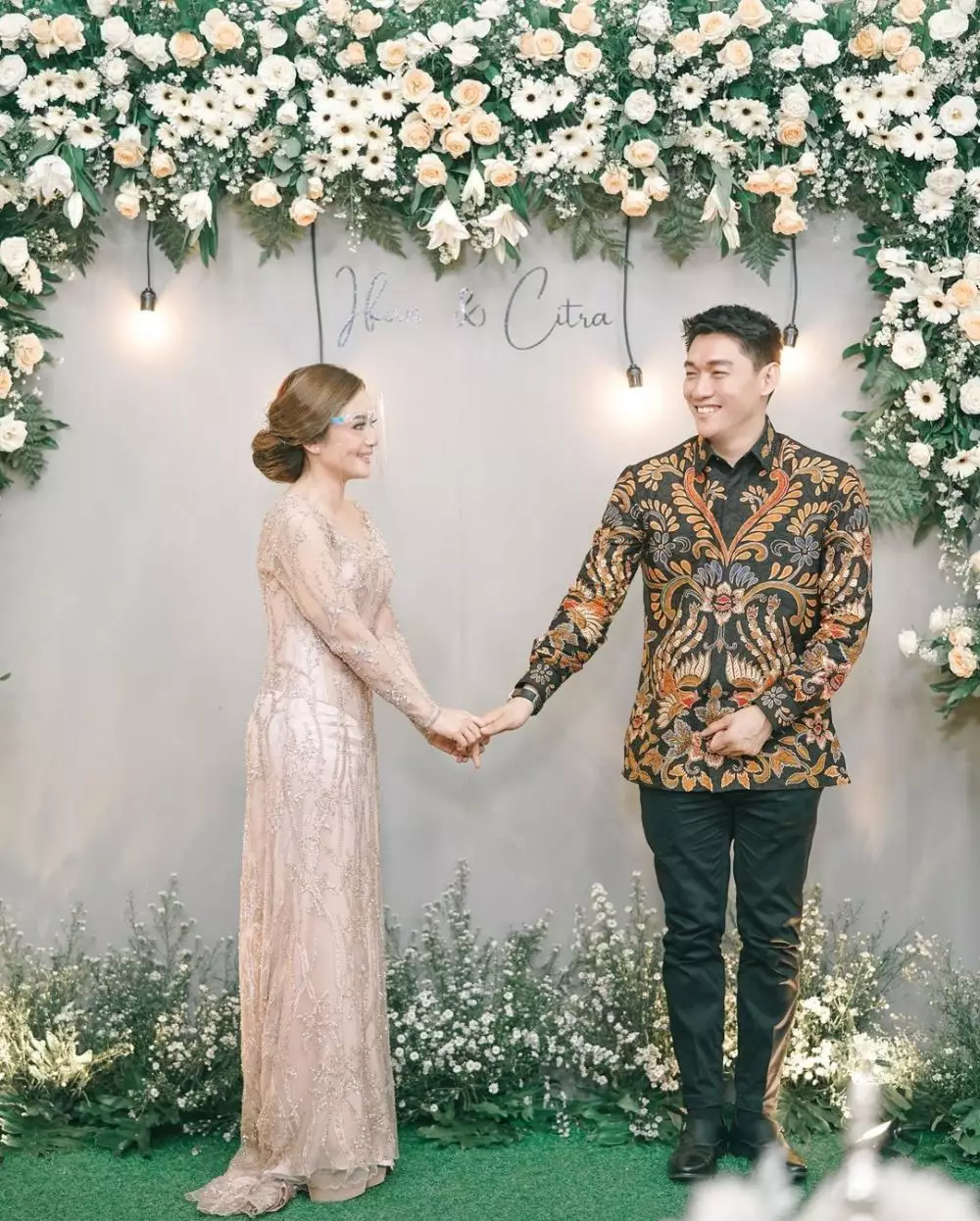 Lamaran seleb disiarkan di TV © 2021 berbagai sumber