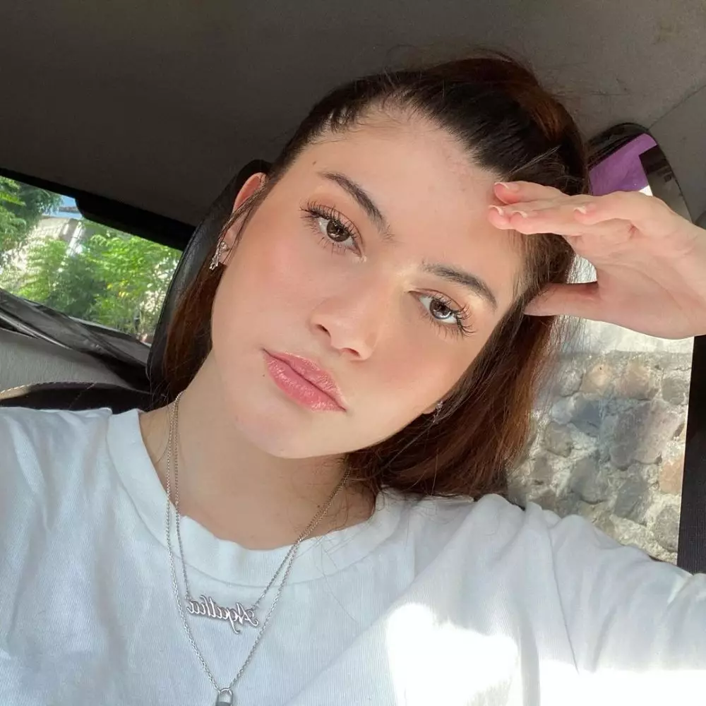 Potret aktris sinetron Badai Pasti Berlalu dengan tampilan flawless © Instagram Potret aktris sinetron Badai Pasti Berlalu dengan tampilan flawless © Instagram