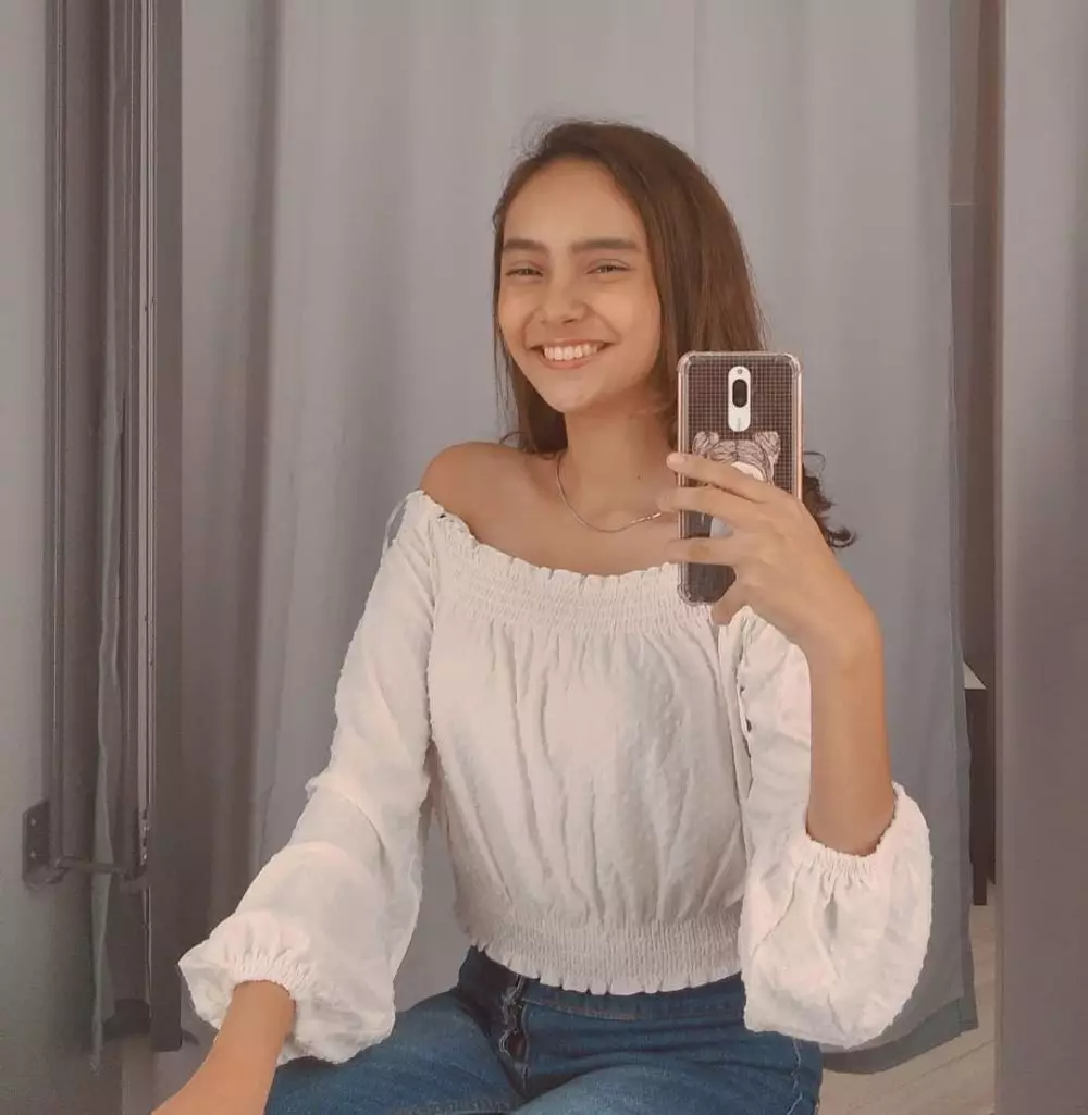 Potret aktris sinetron Badai Pasti Berlalu dengan tampilan flawless © Instagram Potret aktris sinetron Badai Pasti Berlalu dengan tampilan flawless © Instagram