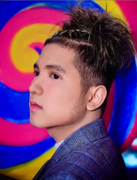 Model gaya rambut unik ala Jirayut © Instagram/@jirayutdaa4official