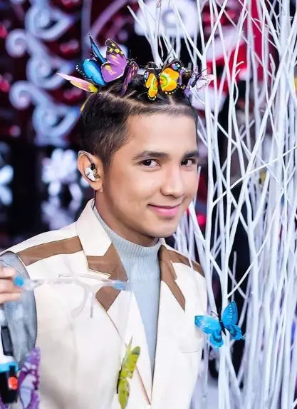 Model gaya rambut unik ala Jirayut © Instagram/@jirayutdaa4official