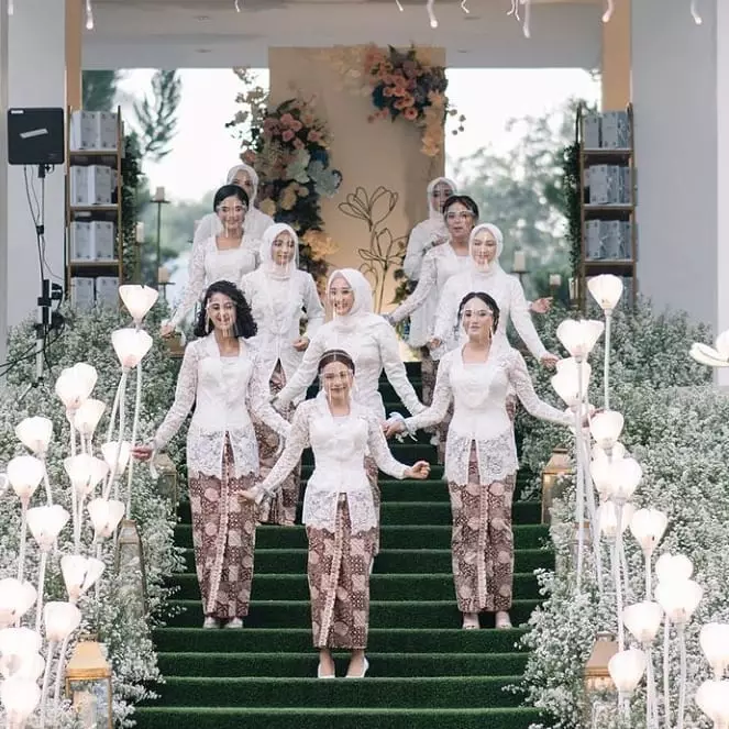 groomsmen dan bridesmaid Rizky Billar-Lesty © 2021 brilio.net