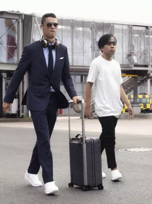 Editan foto fans bareng ronaldo Instagram