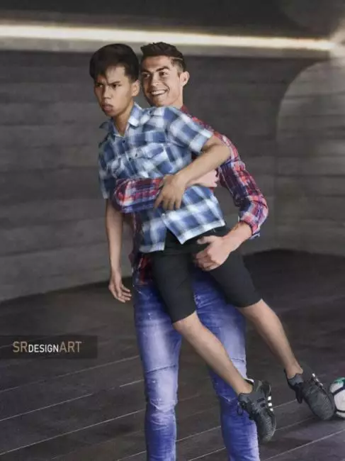 Editan foto fans bareng ronaldo Instagram