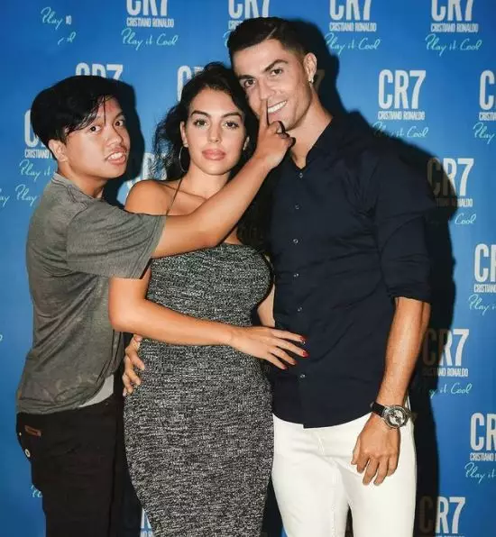 Editan foto fans bareng ronaldo Instagram