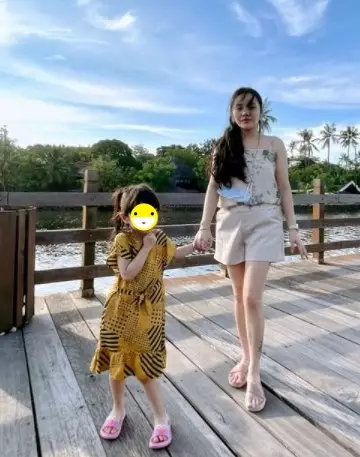 finalis AFI cewek saat momong anak © berbagai sumber finalis AFI cewek saat momong anak © berbagai sumber