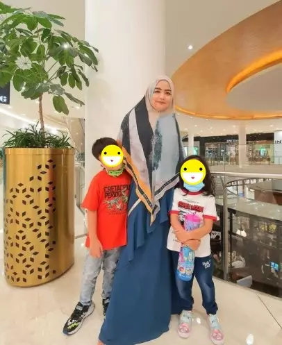 finalis AFI cewek saat momong anak © berbagai sumber finalis AFI cewek saat momong anak © berbagai sumber