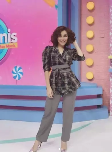 Potret Ayu Ting Ting dengan model rambut yang berbeda Instagram/@ayutingting92 Potret Ayu Ting Ting dengan model rambut yang berbeda Instagram/@ayutingting92