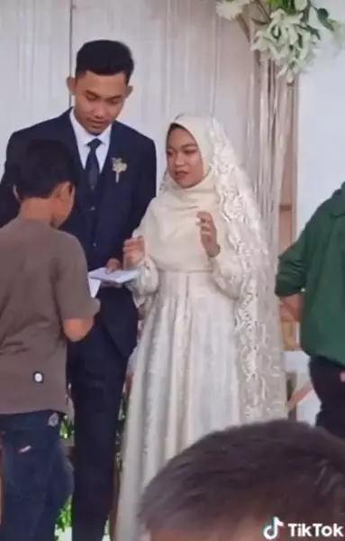 viral mempelai memberikan amplop berbagai sumber viral mempelai memberikan amplop berbagai sumber