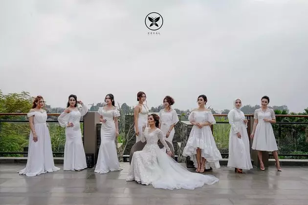 potret penyanyi dan bridesmaidnya © 2021 Berbagai sumber