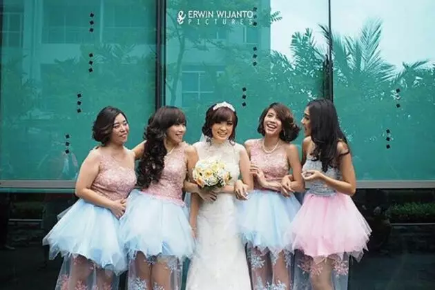 potret penyanyi dan bridesmaidnya © 2021 Berbagai sumber