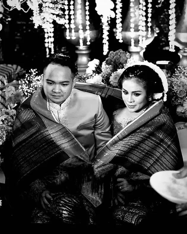 7 bulanan 14 seleb dalam berbagai adat © berbagai sumber