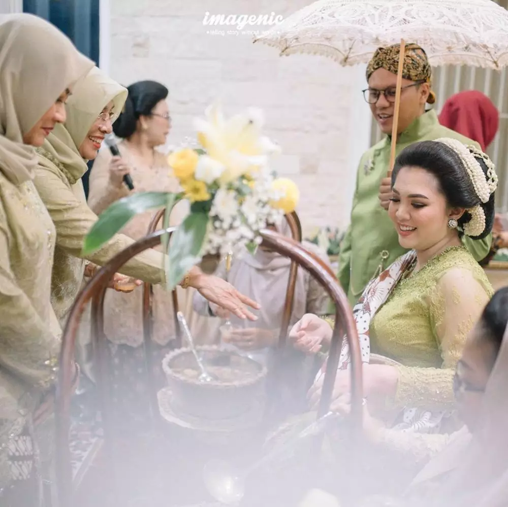 7 bulanan 14 seleb dalam berbagai adat © berbagai sumber