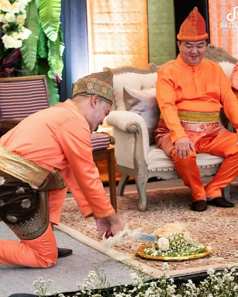 7 bulanan 14 seleb dalam berbagai adat © berbagai sumber